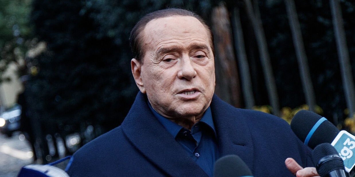 Berlusconi ricoverato in ospedale: è in terapia intensiva