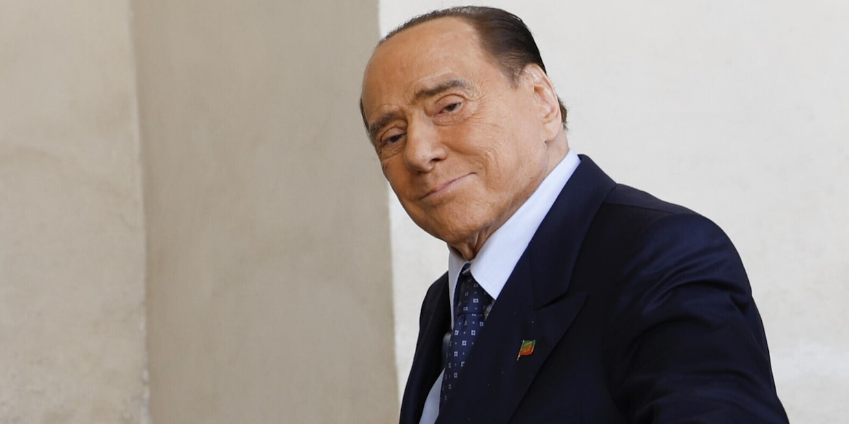 "Berlusconi, ipotesi leucemia: è grave ma stabile"