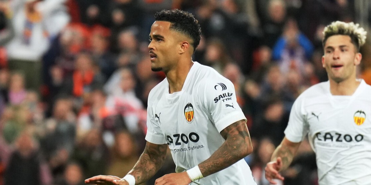 Liga: Kluivert spinge il Valencia, tris Siviglia prima della Juve