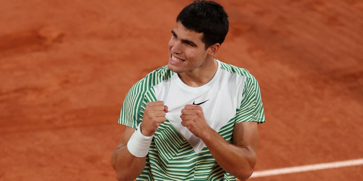 Roland Garros, Alcaraz batte Tsitsipas e va in semifinale: rivivi la diretta