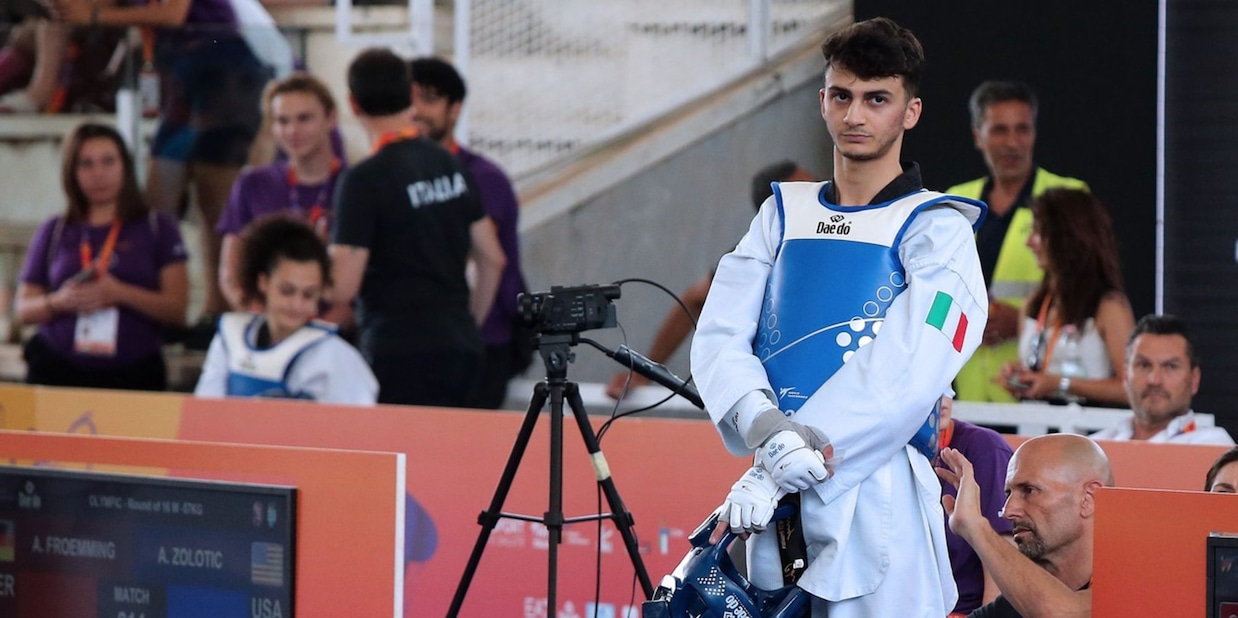 Dell'Aquila ko: mano fratturata