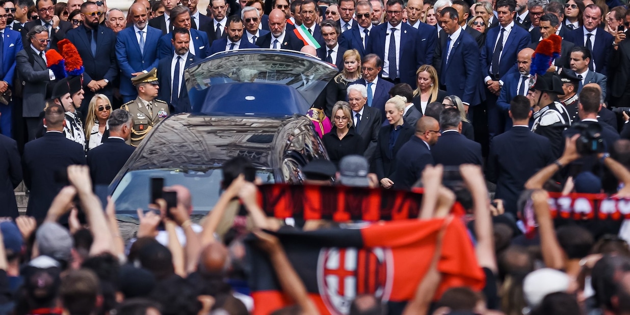 Funerali Berlusconi: lutto nazionale, rivivi la diretta