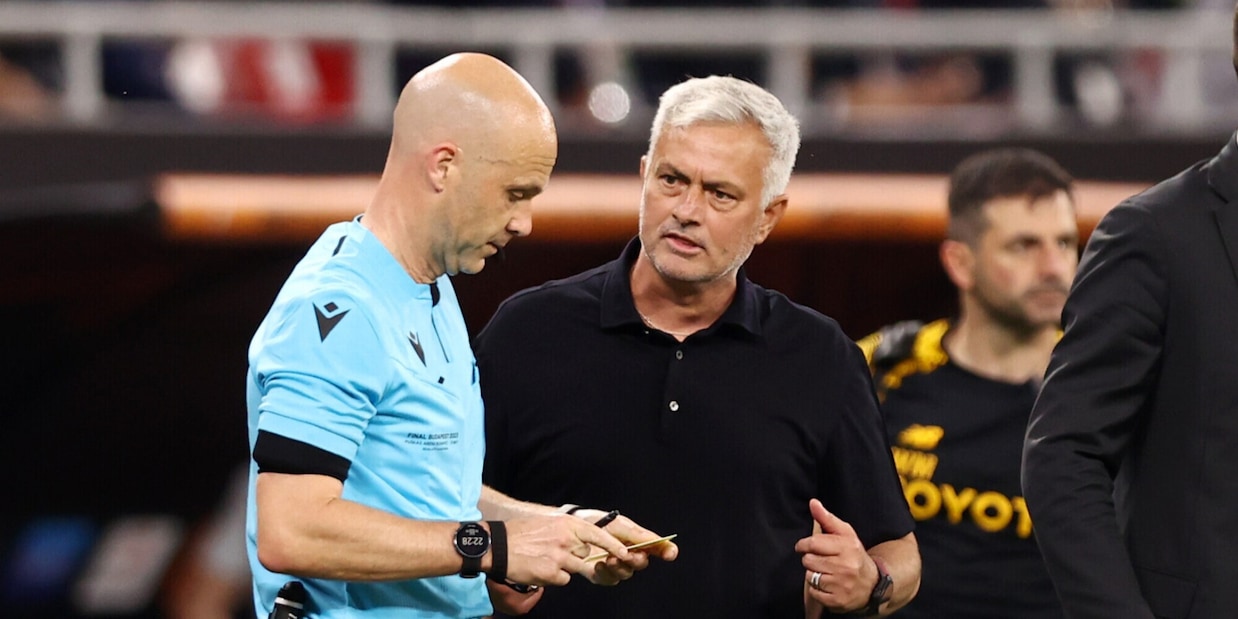 Roma, Mourinho squalificato dall'Uefa: 4 giornate per le offese a Taylor