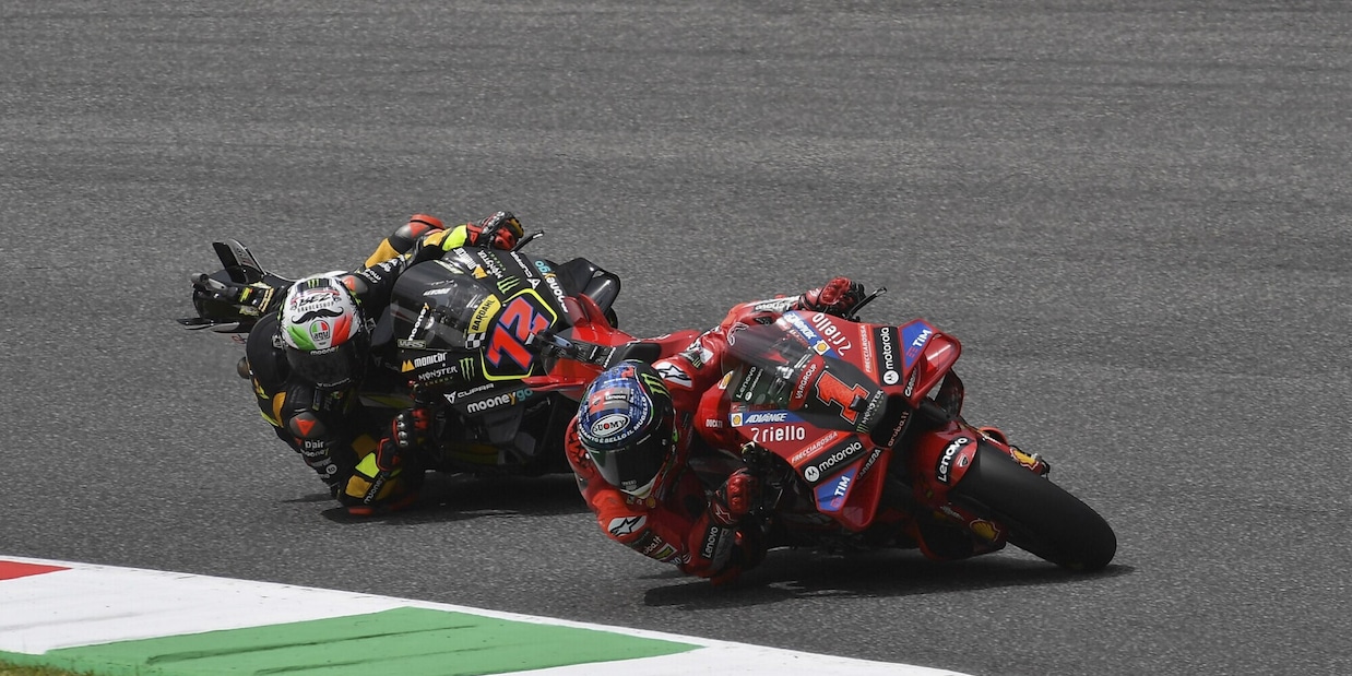 MotoGP, Ducati da urlo ad Assen: Bagnaia trionfa davanti a Bezzecchi