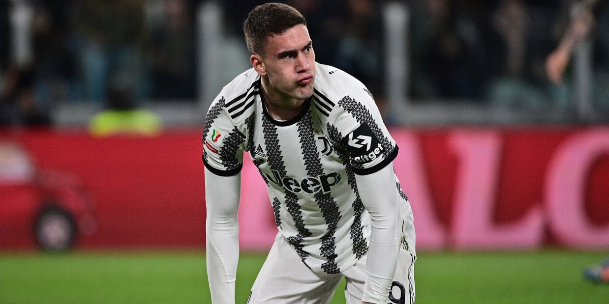 Vlahovic in stallo, la Juve anche