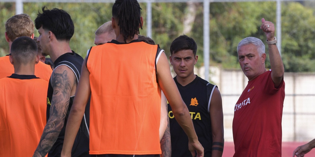 Roma, i giocatori come Mourinho: dormono a Trigoria tra caffè, gag e fatica