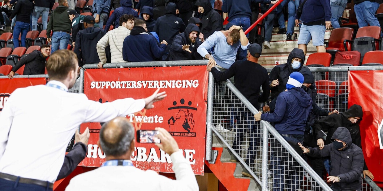 Conference League, i tifosi del Twente aggrediscono i sostenitori dell’Hammarby