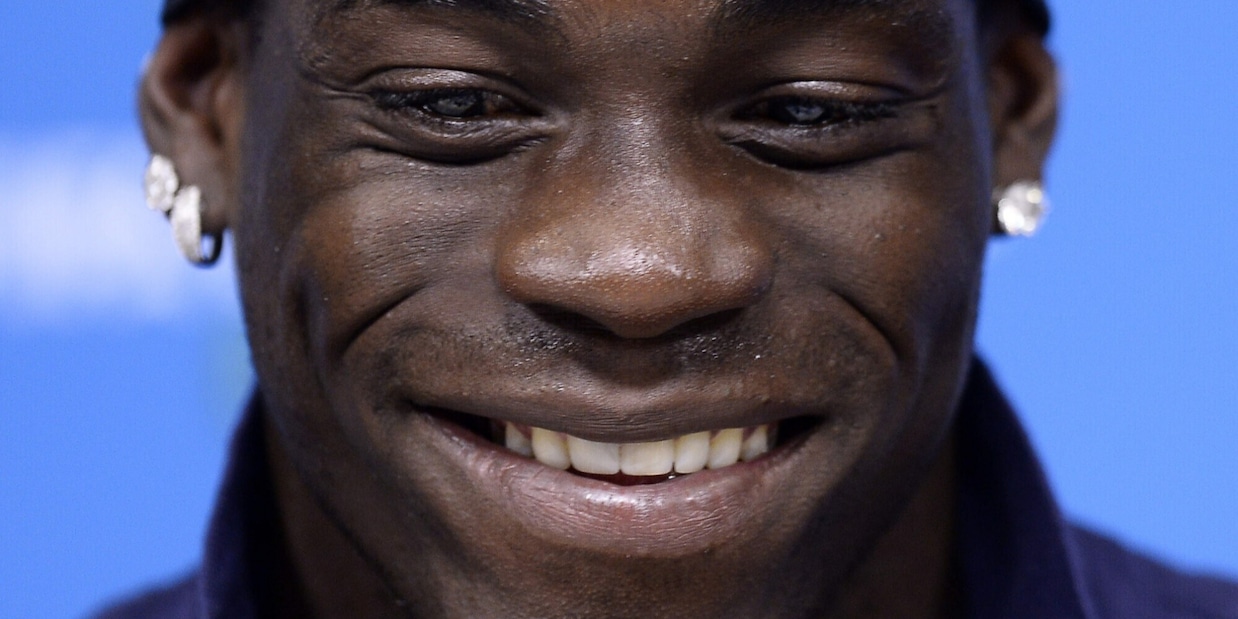 Mario Balotelli compie 33 anni in palestra e con una nuova fidanzata