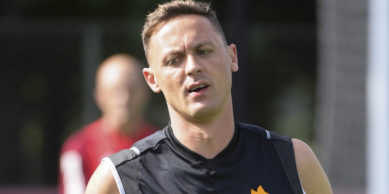 “Perché te ne vai?”, tifosi della Roma furiosi con Matic dopo l’addio