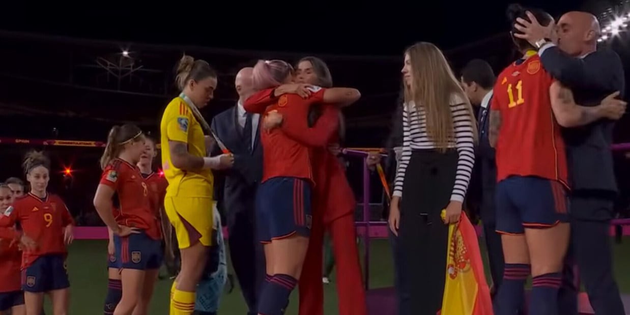 Rubiales, la Fifa apre un procedimento dopo il bacio alla Hermoso