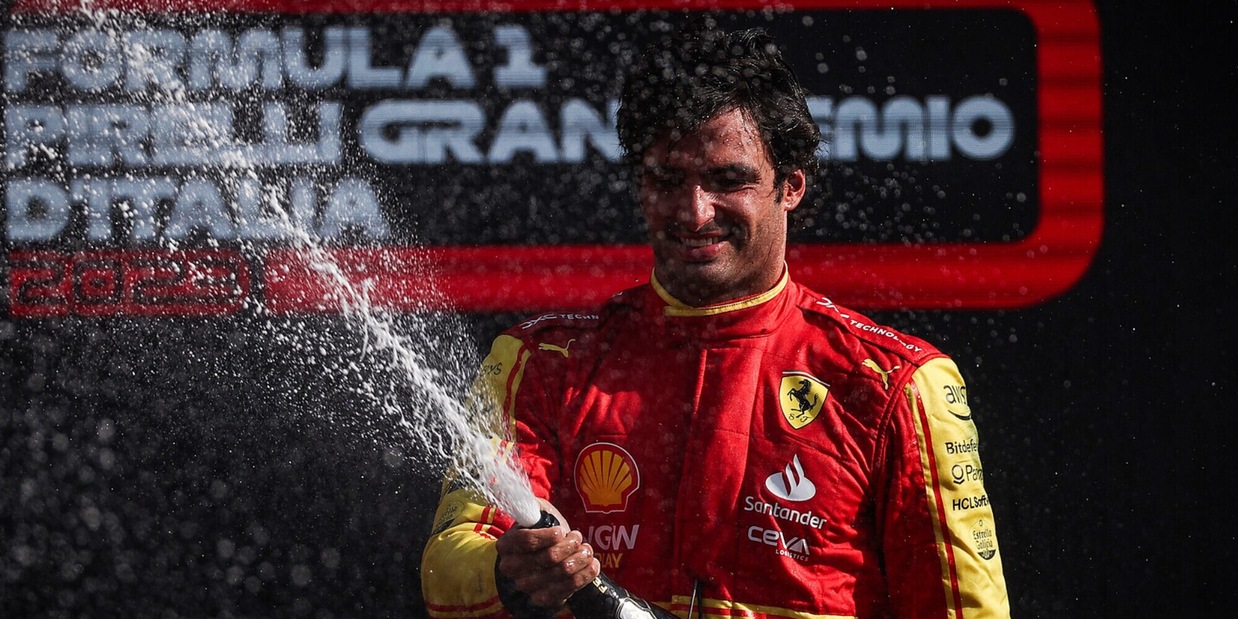 Carlos Sainz, il padre punge la Ferrari: "Si comportano in modo diverso"