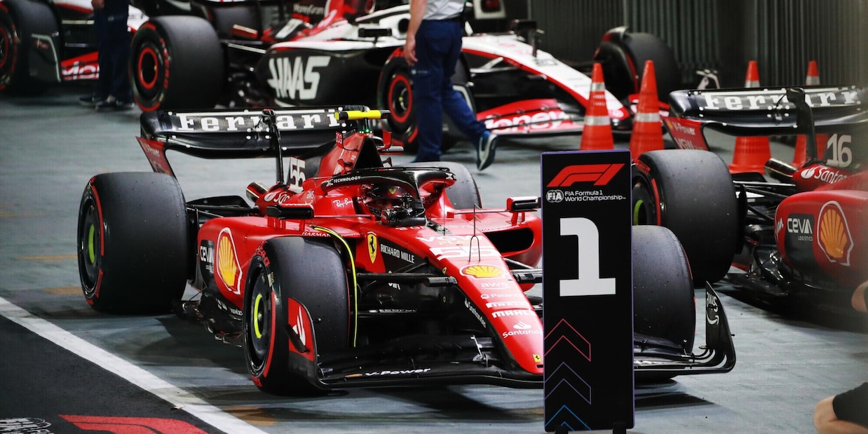 Mossa Ferrari, la Rossa fa una magia