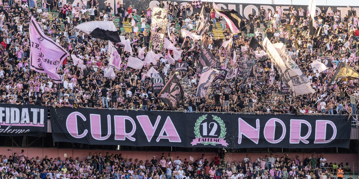 Aggredì uno steward durante Palermo-Brescia: denunciato tifoso rosanero