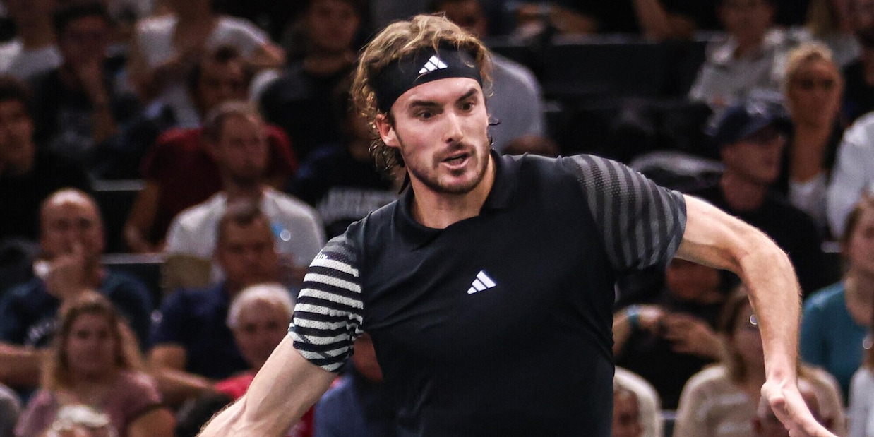 Allarme Tsitsipas, a rischio la sfida con Sinner? Problema in allenamento