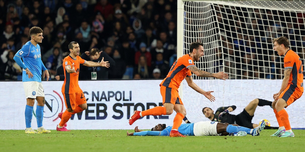 Napoli-Inter 0-3, rivivi la diretta: Mazzarri ko, Inzaghi torna in testa