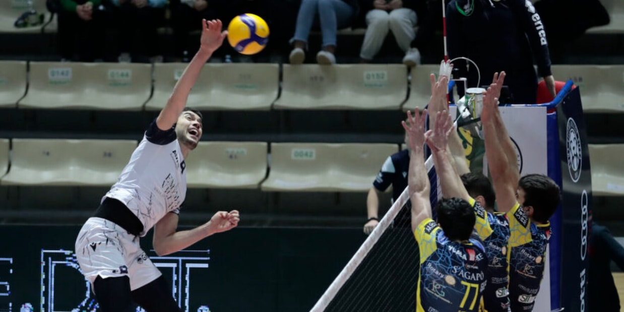 Grottazzolina sbanca Siena e vola a +5 Grottazzolina sbanca Siena e vola a +5