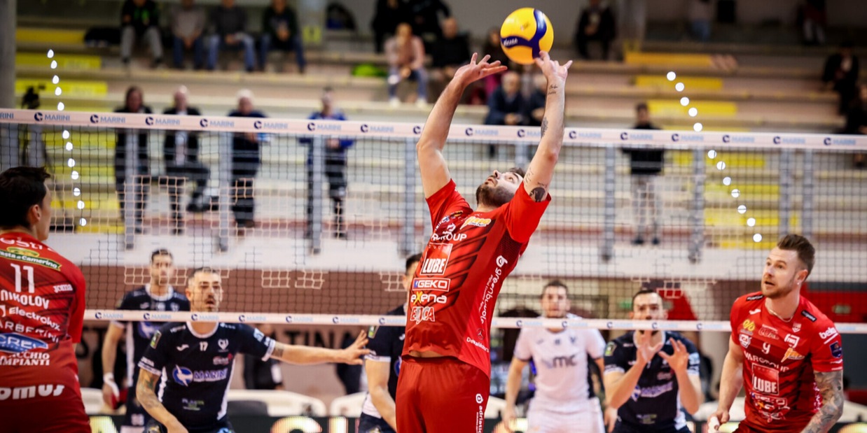 Civitanova fa la grande sul campo di Cisterna Civitanova fa la grande sul campo di Cisterna