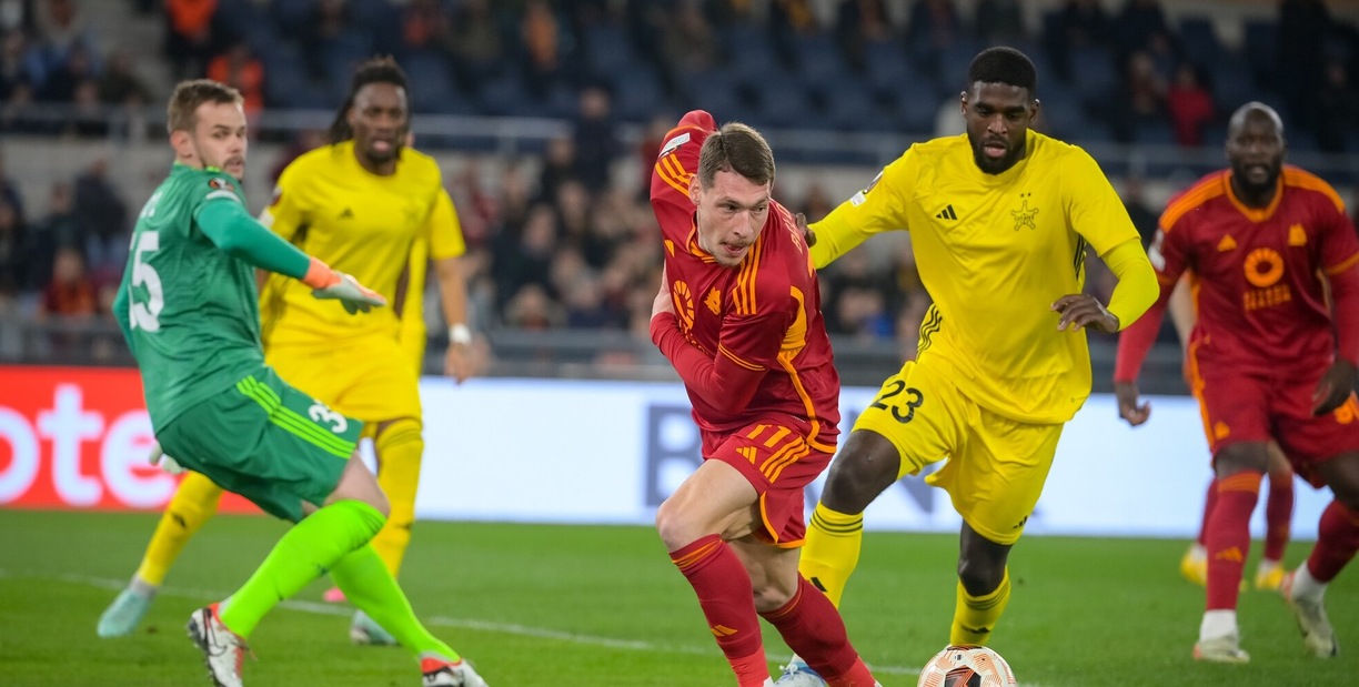 La Roma batte lo Sheriff, ma non basta per il primo posto: rivivi la diretta