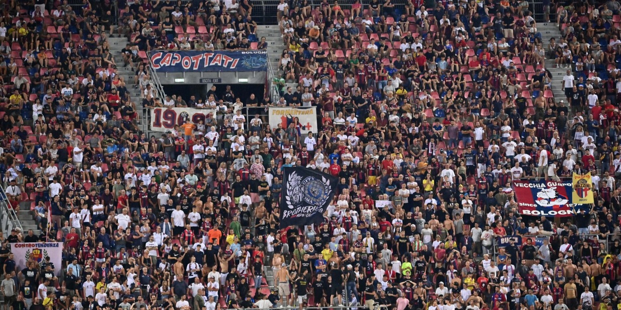 Bologna, fuochi d'artificio dopo San Siro