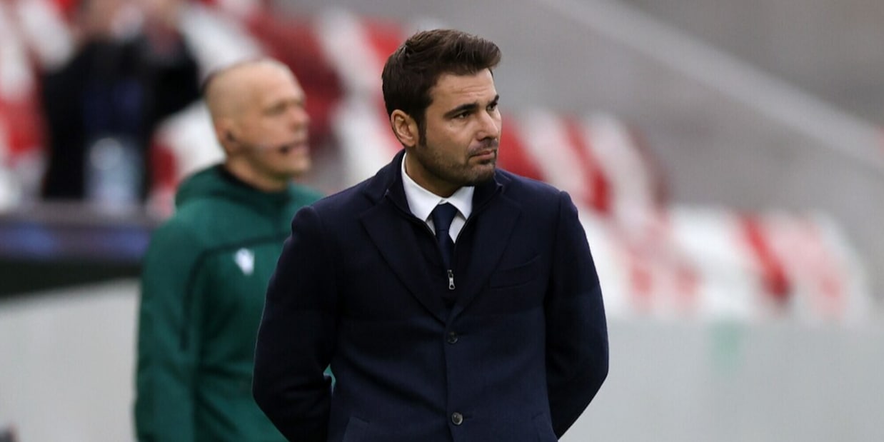 Mutu, ore terribili: esonerato mentre è al funerale della madre