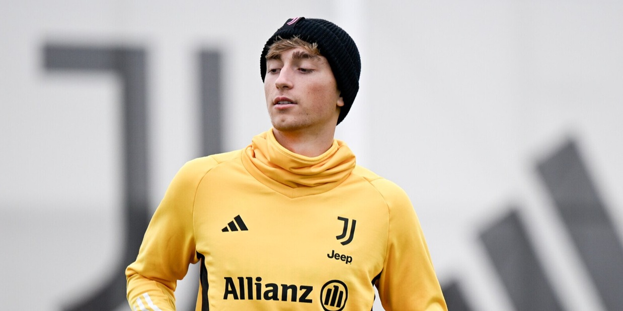 Chi è Huijsen, il giovane difensore che passa dalla Juve alla Roma