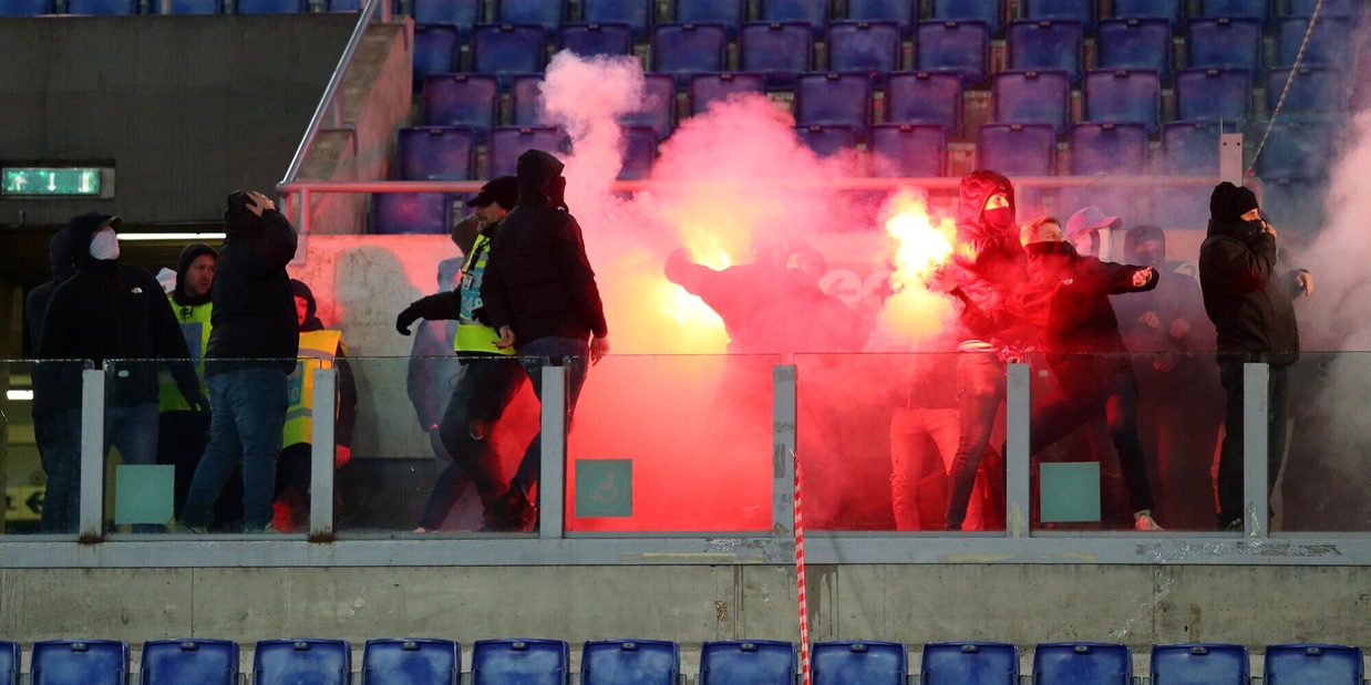 Lazio-Roma, scontri nella notte: tifoso accoltellato al petto, è grave