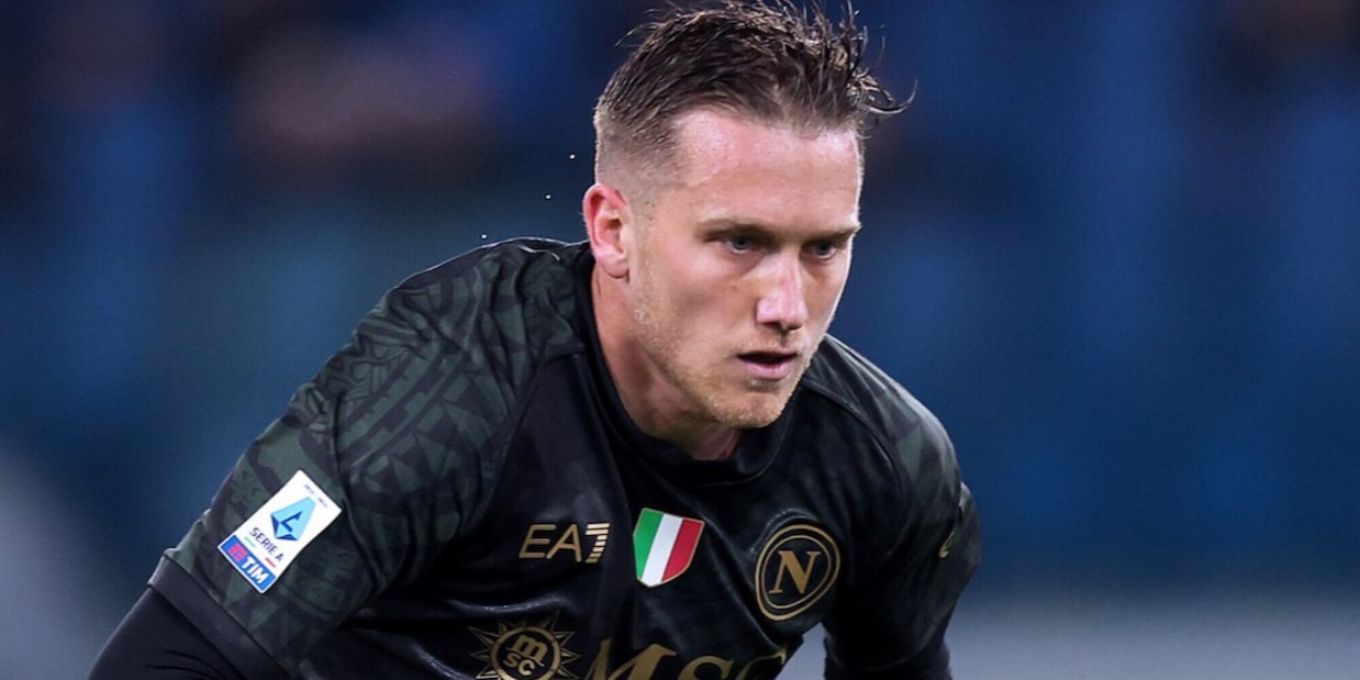 Zielinski miglior giocatore polacco: i complimenti social del Napoli