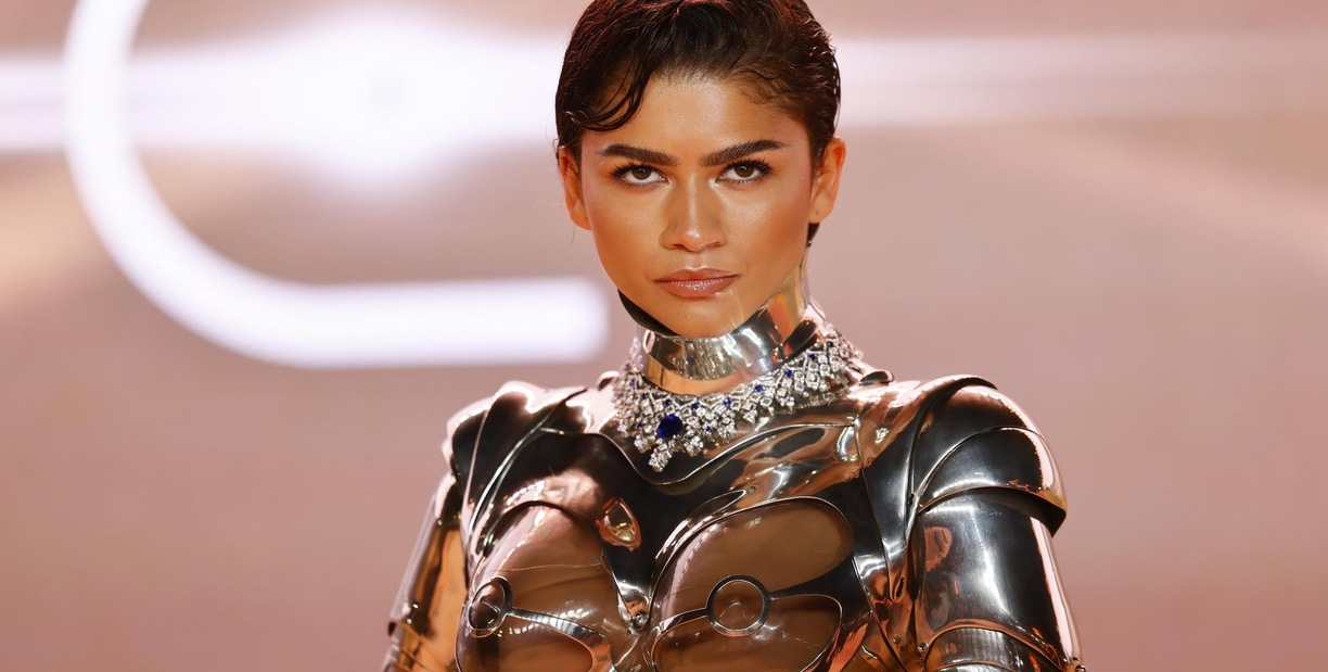 Zendaya sciocca con un vestito da androide sul red carpet di Dune 2: i fan restano increduli 