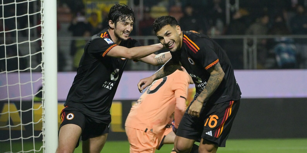 Frosinone-Roma 0-3: Huijsen gol, poi Azmoun e Paredes su rigore. Rivivi la diretta