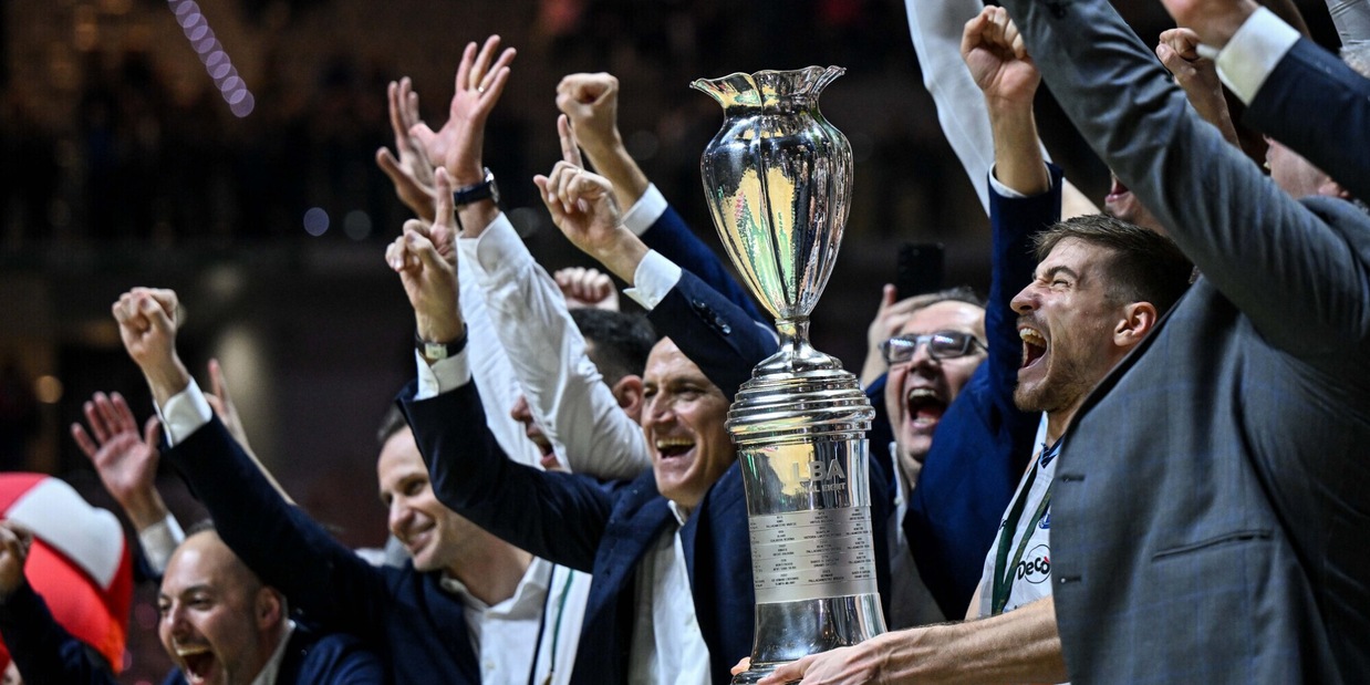 Coppa Italia, estasi Napoli: i tifosi accolgono i neocampioni alla stazione