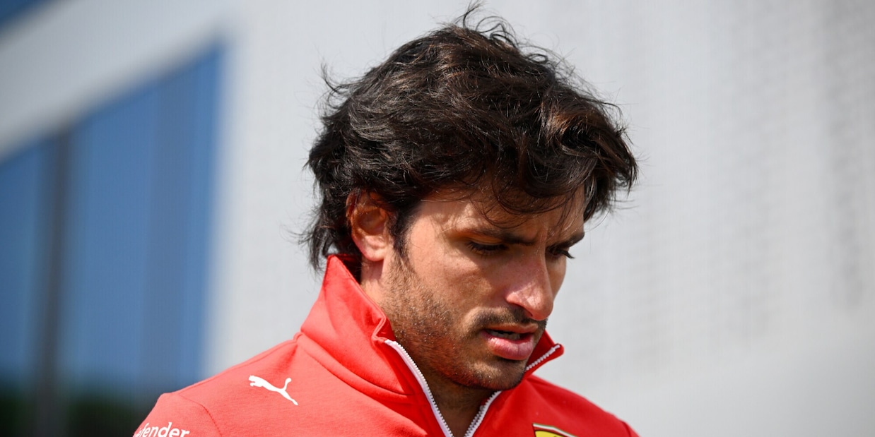 Sainz non si sente bene e lascia il paddock: il comunicato della Ferrari