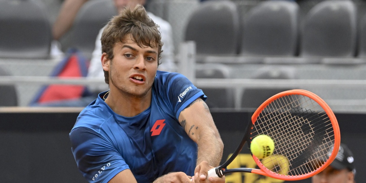 Cobolli lotta ma saluta gli Internazionali: vince Korda al terzo set