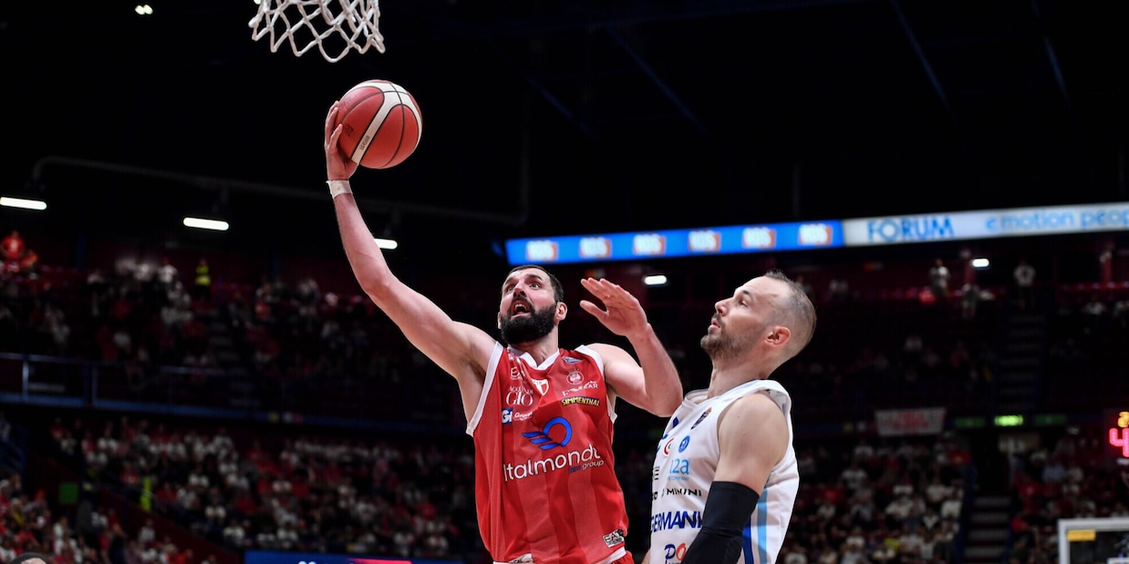 Semifinale playoff, l'Olimpia Milano batte Brescia e si porta sul 2-0