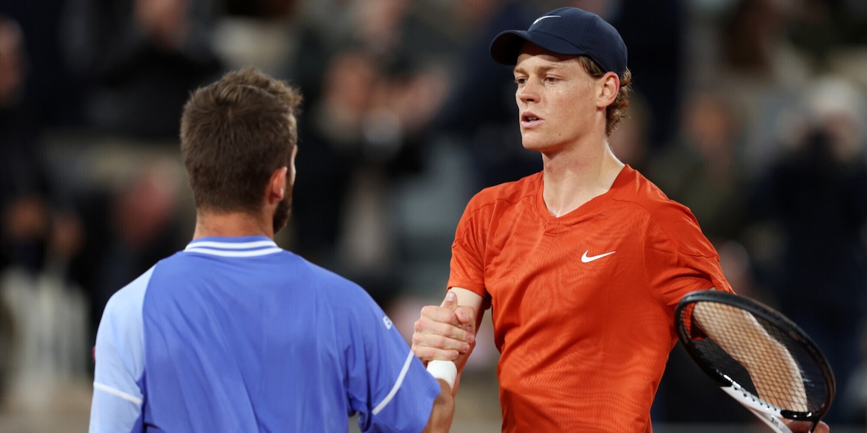 Roland Garros, Sinner batte in rimonta Moutet e vola ai quarti! Rivivi il LIVE
