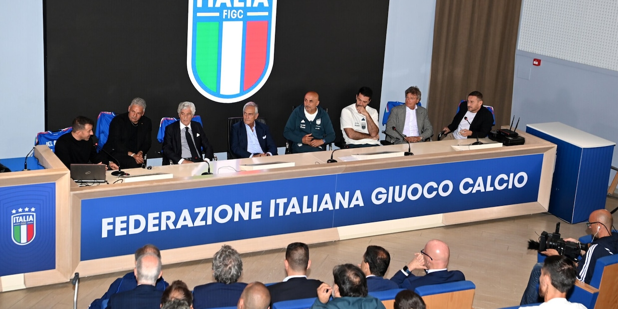 Italia: Spalletti con Totti, Baggio e gli altri Fantastici 5 a Coverciano. Rivivi la diretta
