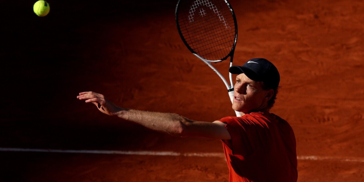 Sinner numero uno al mondo, ora è ufficiale. Fino a quando sarà sul trono? E intanto Alcaraz supera Djokovic