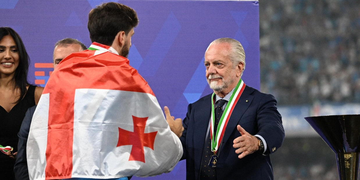 Kvaratskhelia, muro De Laurentiis: "Resta al Napoli, non decide l'agente"