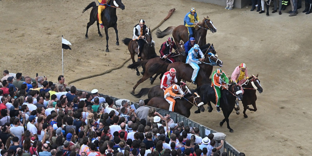 Palio di Siena diretta: corsa rinviata di nuovo
