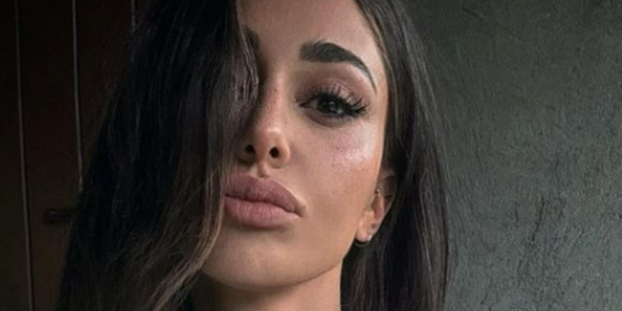 "Tra Belen e il fidanzato Angelo sono volati piatti e bicchieri", ma qualcosa non torna