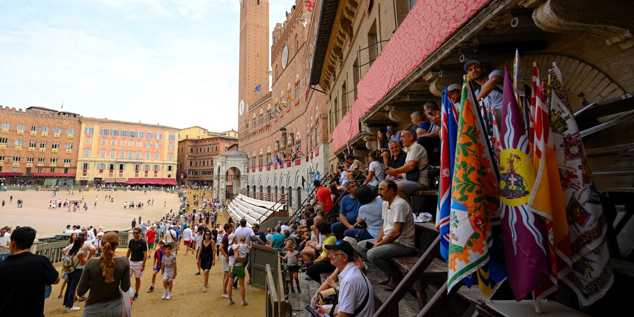 Palio di Siena rinviato per la pioggia: decisa la nuova data