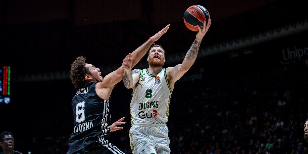 Eurolega, Virtus Bologna ko con lo Zalgiris. Milano travolta al Pireo