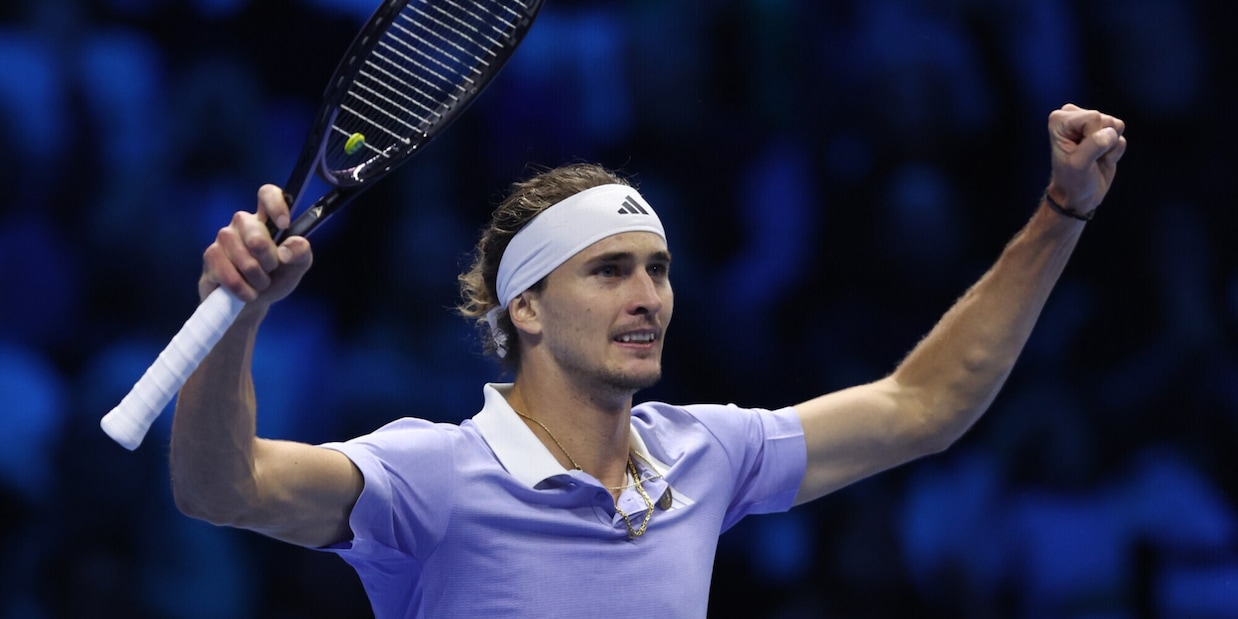 Zverev show: Alcaraz battuto ed eliminato alle Atp Finals. Rivivi la diretta