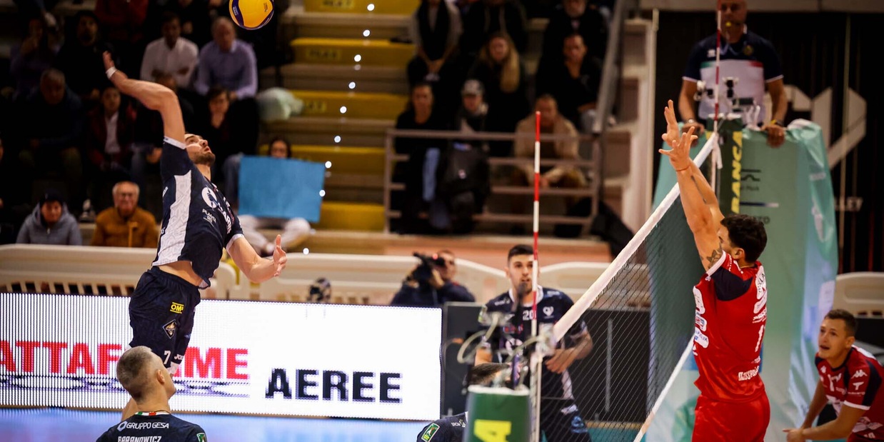 Cisterna batte e scavalca Taranto