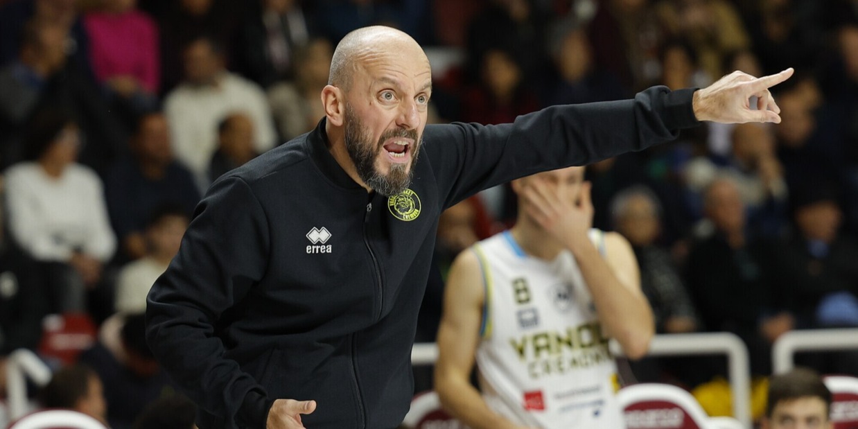 Vanoli Cremona, esonerato Cavina: Brotto scelto come sostituto