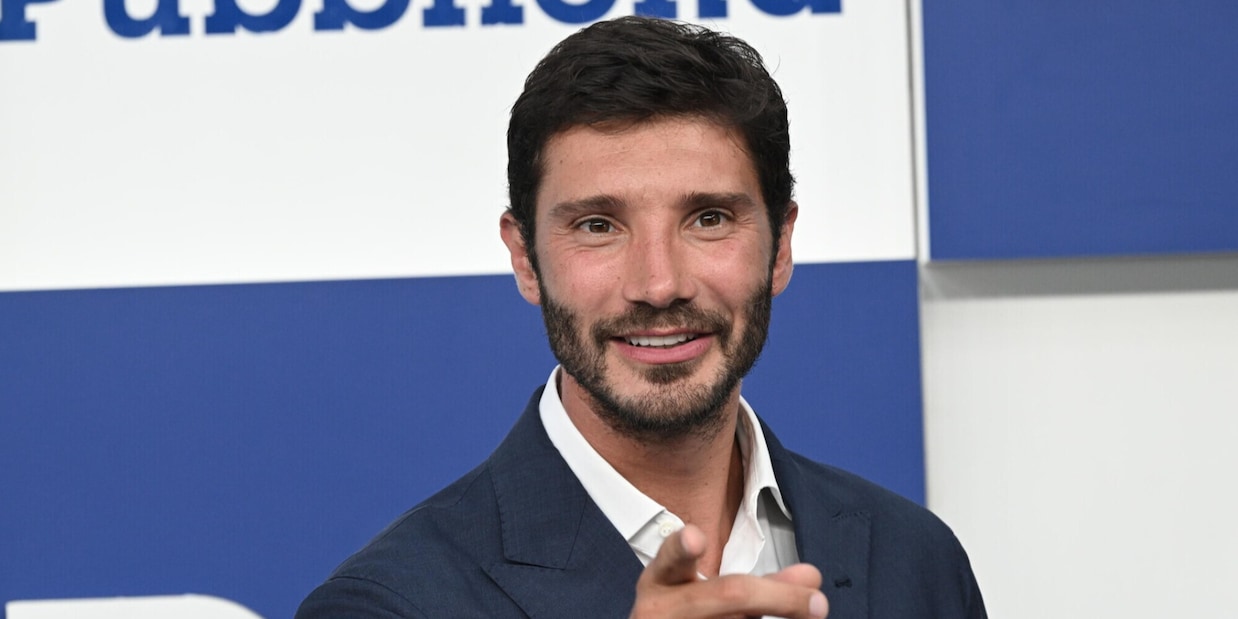 Lotteria Italia, l’estrazione in diretta e i premi ad Affari Tuoi con De Martino