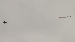 FOTO Liverpool, messaggio nel cielo: «Sì a Benitez»