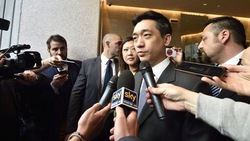 FOTO Milan, Berlusconi incontra Mr. Bee. Eccoli uno accanto all'altro