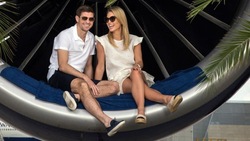 FOTO La bella Alex con Gerrard scalda i motori della British