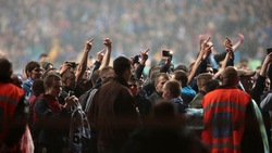 FOTO Dnipro-Napoli, invasione di campo dei tifosi ucraini
