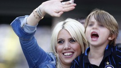 FOTO Inter-Juve: in tribuna c'è Wanda che fa il tifo per Icardi